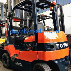 Xe nâng điện Toyota 2,5T - 3M ngồi lái