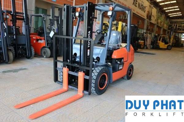 Nên mua hay thuê xe nâng hàng? 4 Chọn mua hay thuê xe nâng hàng có thể dựa vào nhiều yếu tố