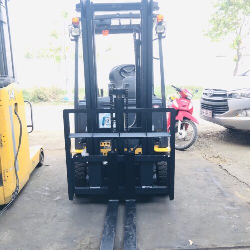 Mặt trước xe nâng điện Komatsu 1.5 tấn, nâng cao 4 mét, ngồi lái