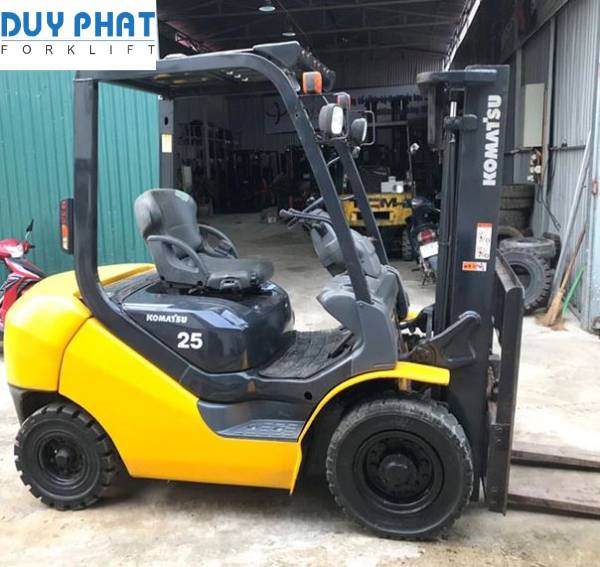 Nên mua xe nâng mới hay xe nâng đã qua sử dụng 4 Mua xe nâng đã qua sử dụng là một trong những lựa chọn tuyệt vời cho doanh nghiệp