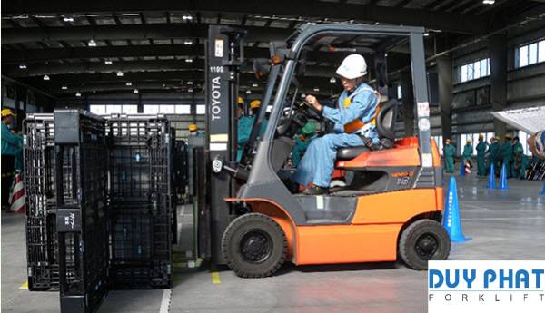 Nên mua hay thuê xe nâng hàng? 6 Thuê xe nâng hàng giúp giải quyết nhu cầu sử dụng tạm thời của doanh nghiệp
