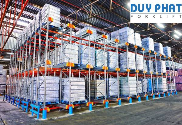 Hệ thống kệ hàng Pallet Shuttle gọn gàng