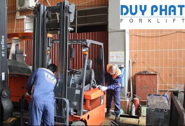 Kiểm tra và bảo dưỡng hệ thống sạc xe nâng