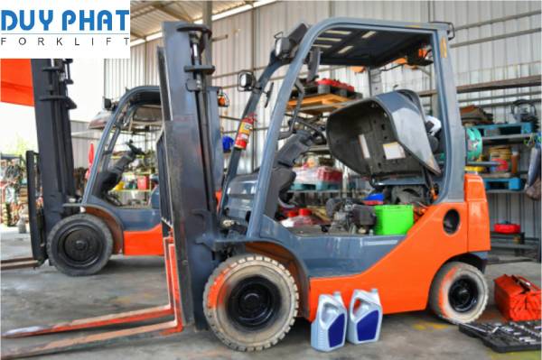 Nên chú ý kiểm tra và bảo dưỡng bình điện xe nâng