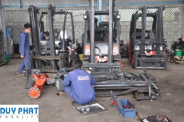 Quy trình bảo dưỡng xe nâng được thực hiện theo quy trình nghiêm ngặt
