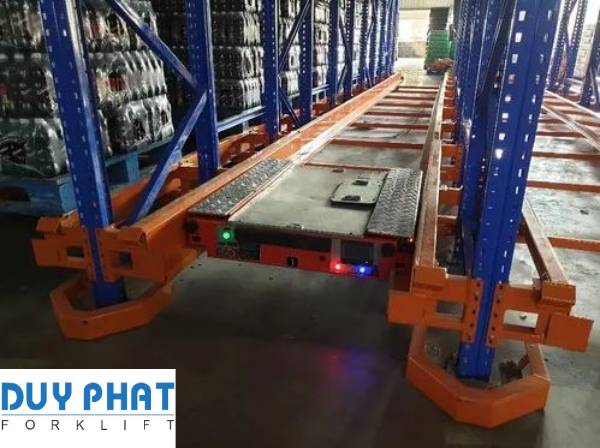 Sử dụng Pallet Shuttle giúp tối ưu hóa không gian kho hàng