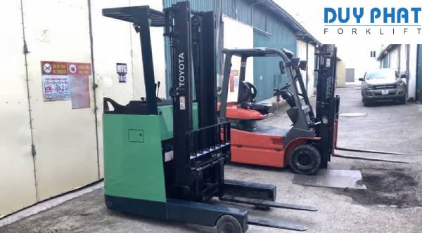 Xe nâng có khả năng di chuyển linh hoạt