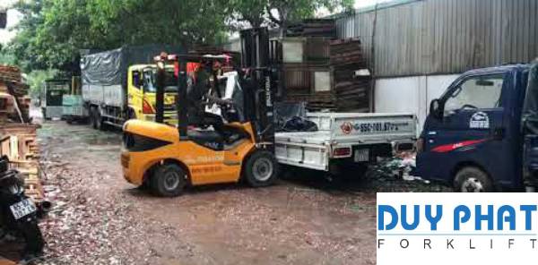 Nên kiểm tra xe nâng trước khi vận hành
