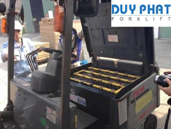 Thường xuyên kiểm tra dây dẫn bình ắc quy