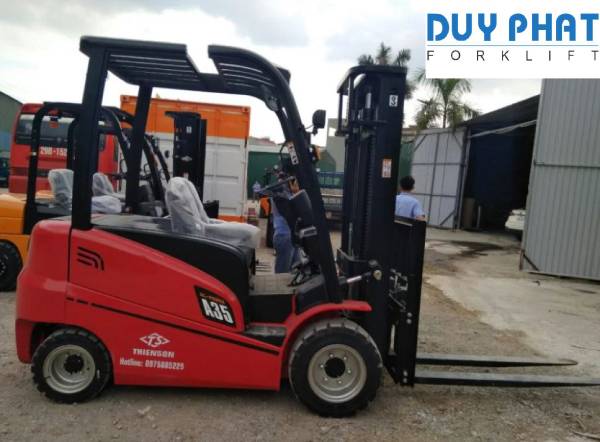 Xe nâng có thể sử dụng tốt trong điều kiện trời mưa nếu được vận hành đúng cách