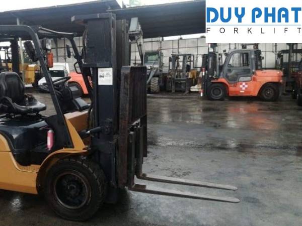 Xe nâng nên được làm sạch định kỳ và đúng cách
