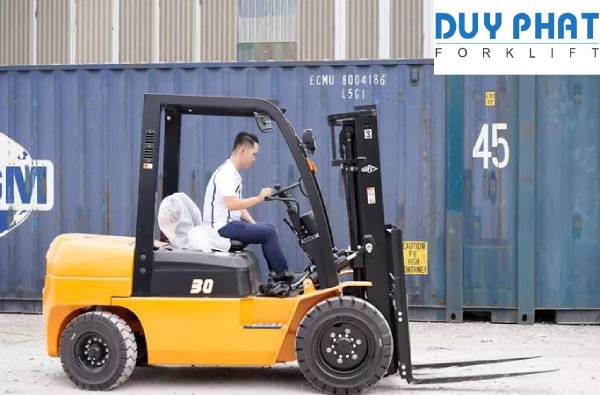 Xe nâng thường bị hư hỏng cần gạt số