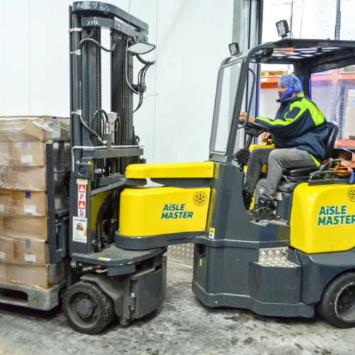 Cung cấp xe nâng VNA có khớp nối giá rẻ tại DuyPhat Forklift