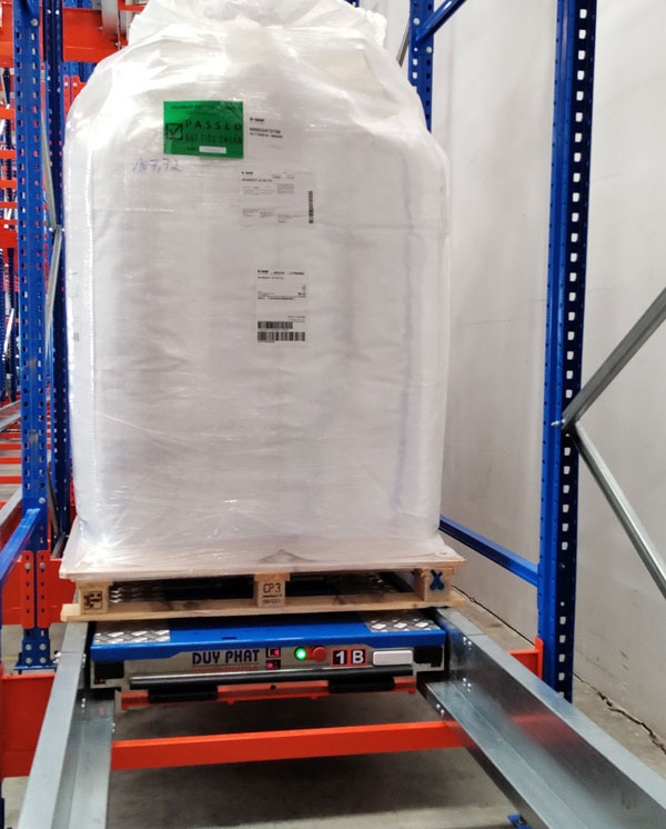 Radio pallet shuttle