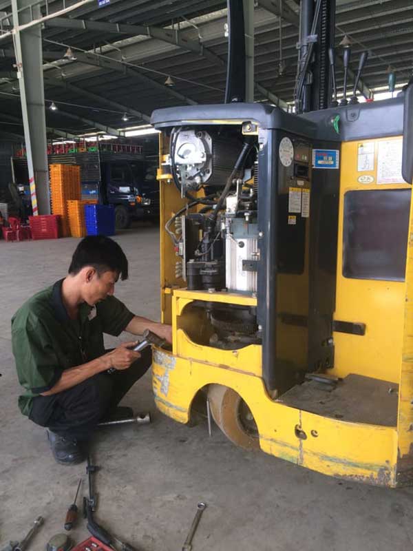 Sửa chữa xe nâng tại Công ty Duy Phát