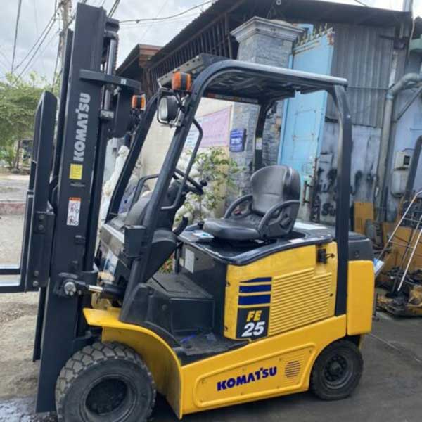 Xe Nâng Điện Komatsu 2.5 tấn, nâng cao 3 mét, ngồi lái (Nhật Bản)