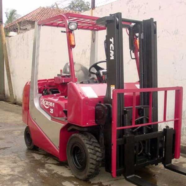 Xe Nâng Điện 2.5 tấn TCM, nâng cao 3 mét, ngồi lái