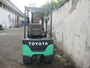 Xe nâng điện đứng lái Toyota