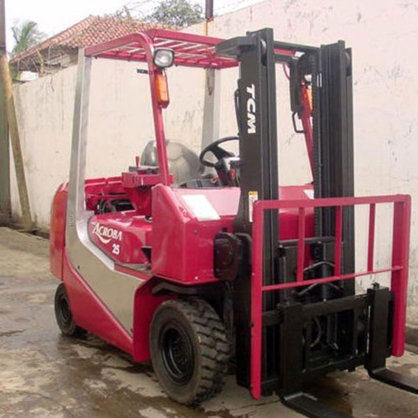 Top 10 xe nâng điện Việt Nhật chất lượng tốt nhất hiện hay 6 Xe Nâng Điện TCM 2.5 tấn, nâng cao 3 mét, ngồi lái