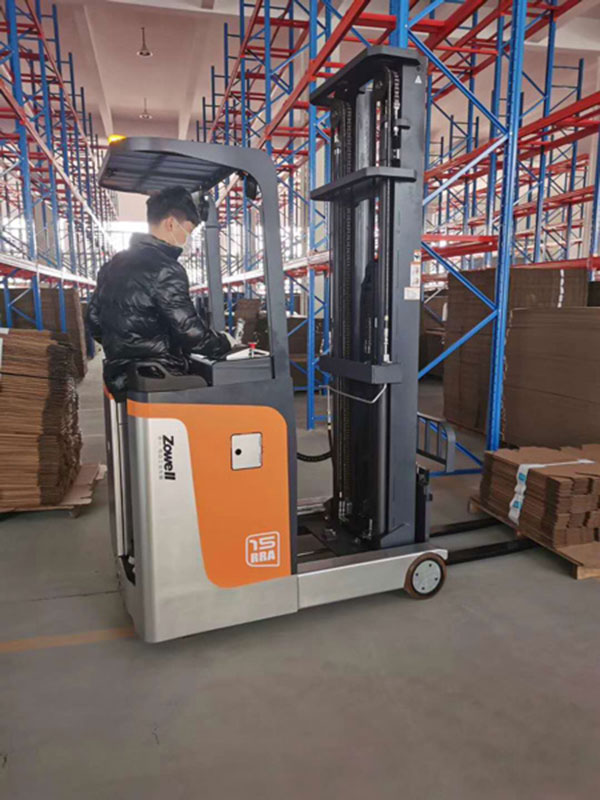 Xe nâng điện đứng lái reachtruck 1.5T FRA15 tiện lợi