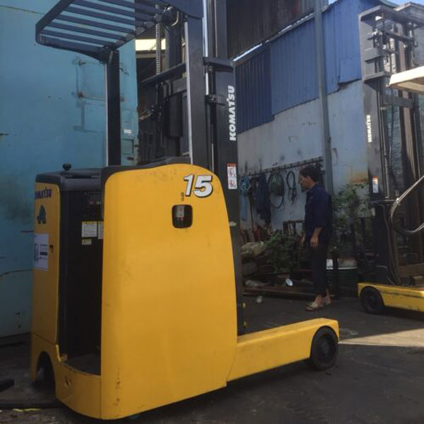 Top 15 mẫu xe nâng điện đứng chất lượng 12 Xe Nâng Điện đứng lái Komatsu 1.5 tấn, nâng cao 5 mét