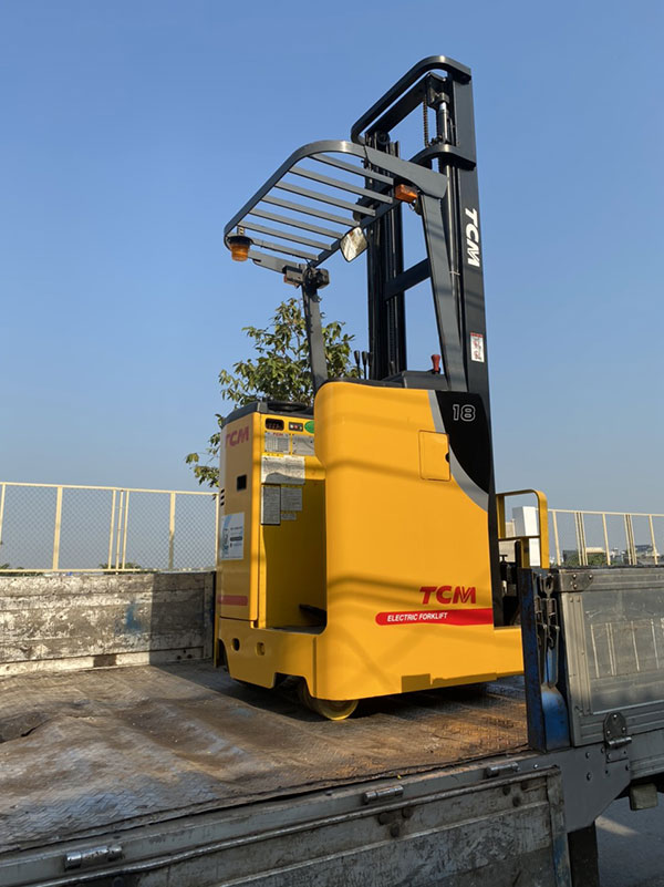 Top 10 dòng xe nâng điện đứng lái cũ tốt nhất hiện nay 4 Xe nâng điện đứng lái chất lượng