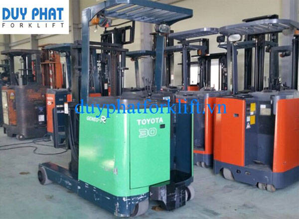 Top 10 dòng xe nâng điện đứng lái cũ tốt nhất hiện nay 7 v