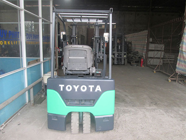 Top 15 mẫu xe nâng điện đứng chất lượng 13 Xe Nâng Điện đứng lái Toyota 1.5 tấn, nâng cao 3 mét