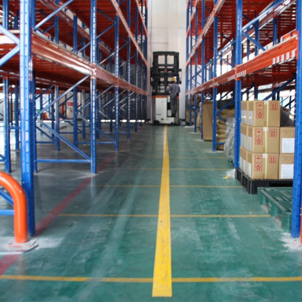 Xe nâng điện Zowell vận hành ổn định