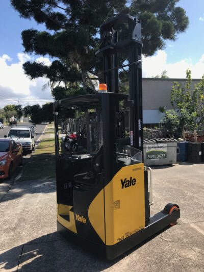 Xe Nâng Điện Yale 1.6 tấn, nâng cao 9.5 mét, ngồi lái