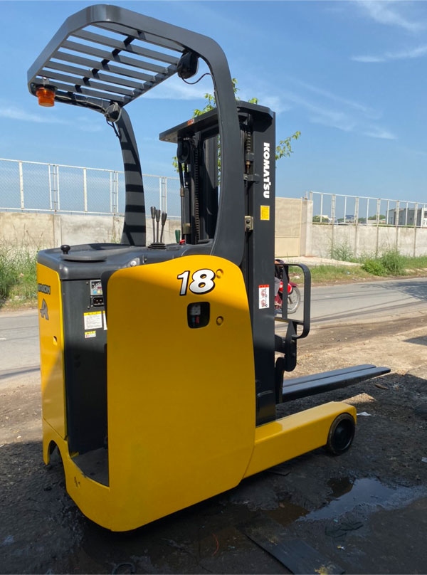 Xe nâng điện đứng lái