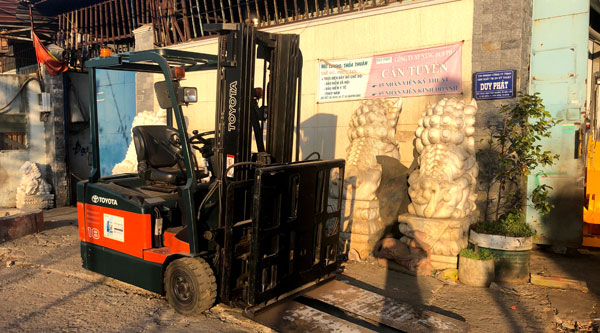 Dịch vụ thuê xe nâng điện chất lượng, giá tốt