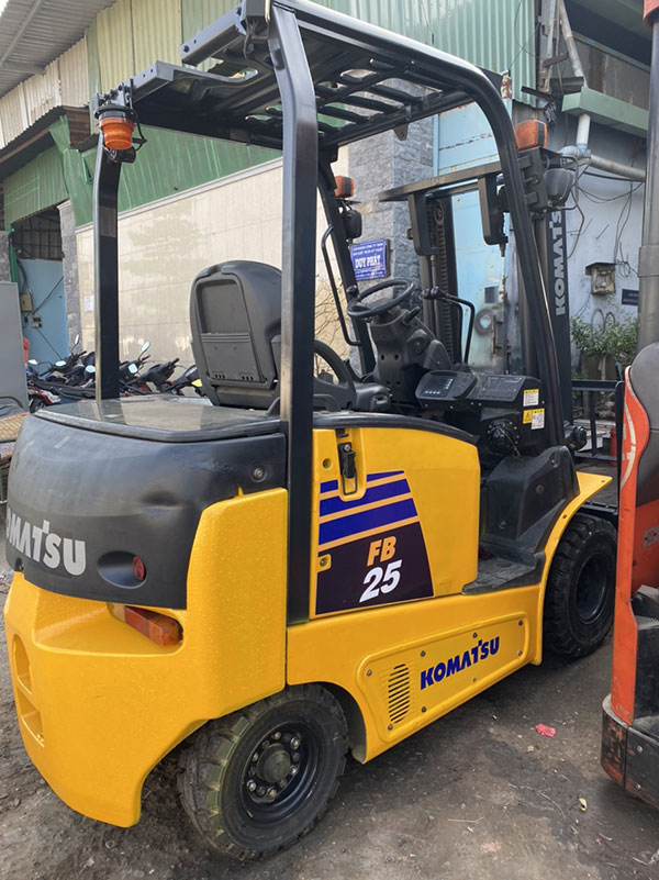 Xe nâng điện cũ 2.5 tấn