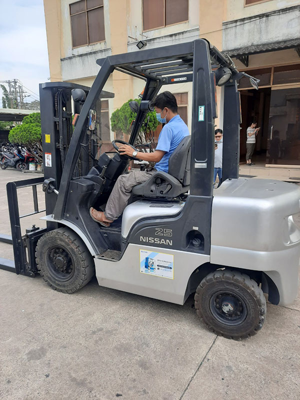 Top 5 thương hiệu xe nâng điện cũ của Nhật bền bỉ nhất hiện nay 10 Xe nâng điện cũ của Nhật Nissan 2.5 tấn, nâng cao 3 mét