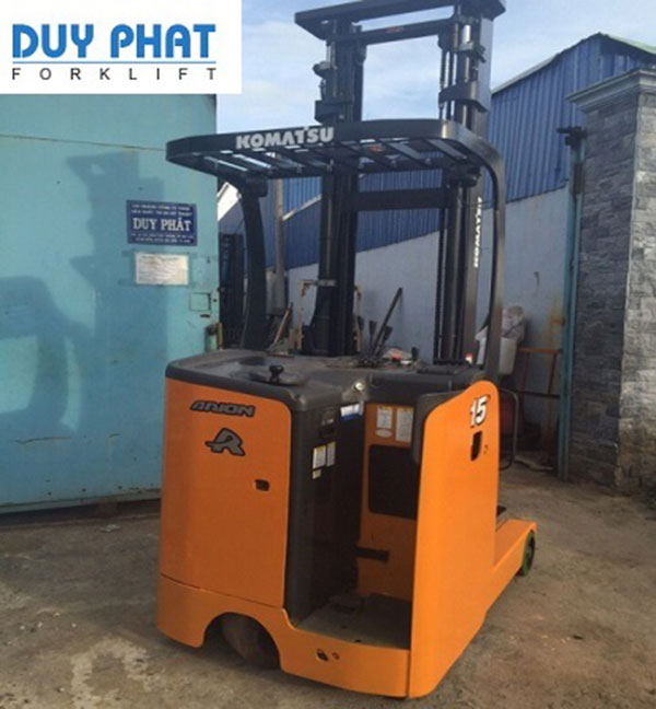 15+ mẫu xe nâng điện thanh lý giá rẻ, chất lượng cao 4 Xe nâng điện thanh lý Komatsu đứng lái