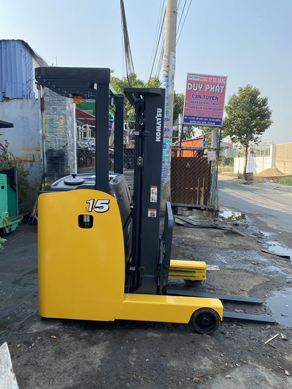 Xe nâng điện cũ 1 tấn ngồi lái Komatsu, nâng cao 3 mét