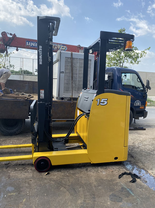 Xe nâng điện cũ 1.5 tấn ngồi lái Komatsu, nâng cao 4 mét