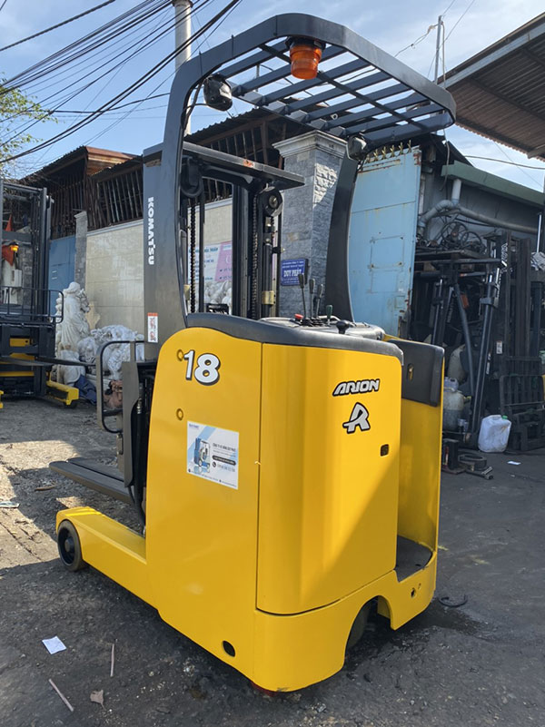 Xe nâng điện cũ 1.5 tấn đứng lái Komatsu, nâng cao 4.3 mét