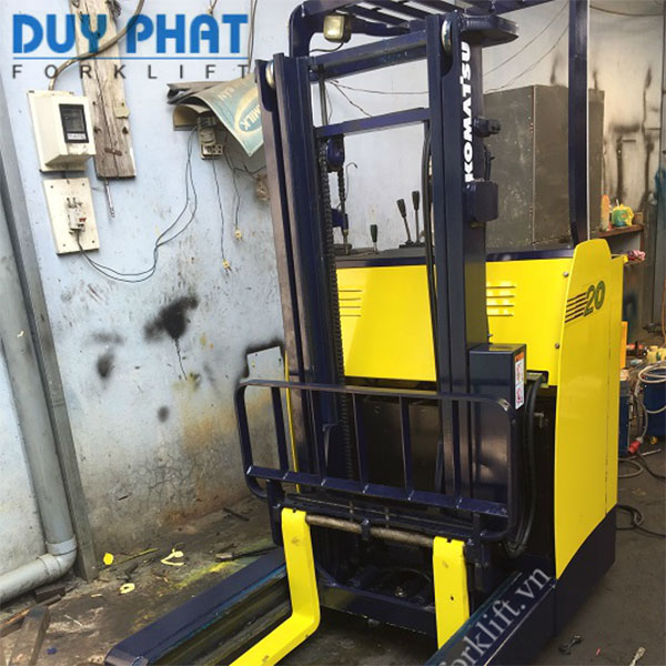 Xe nâng điện cũ 2 tấn Komatsu đứng lái, nâng cao 3 mét