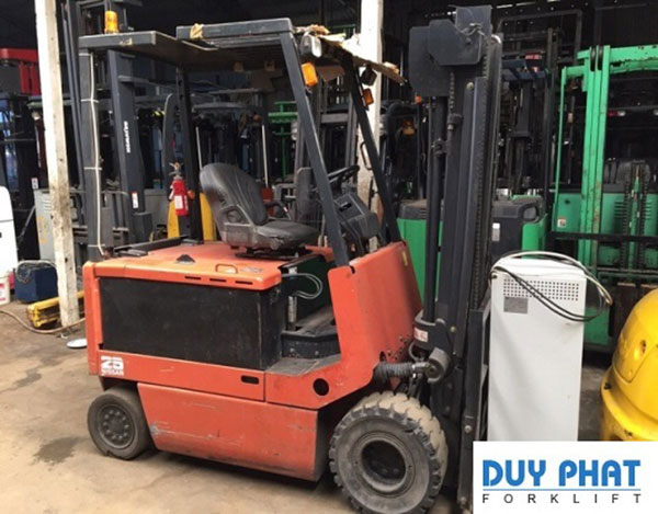 Xe nâng điện cũ 2.5 tấn Nissan nâng cao 4 mét