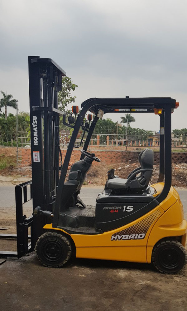 Xe nâng điện cũ xe nâng cũ nhập khẩu trực tiếp Nhật thương hiệu Komatsu ngồi lái 1.5 tấn, nâng cao 4 mét