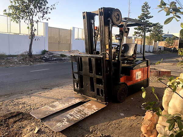 Xe nâng điện Toyota nhỏ gọn