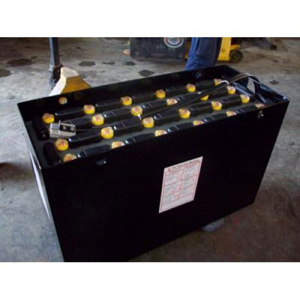 Mẹo phục hồi ắc quy xe nâng đúng cách để được bền 2 Bình ắc quy xe nâng