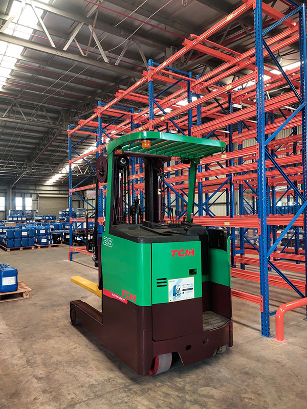 Forklift là gì? Cấu tạo và ứng dụng Xe Forklift 3 Forklift có thể di dời hàng hóa lên cao nhanh chóng