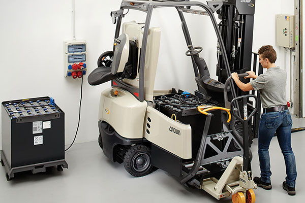 Xe nâng điện sạc không vào - Nguyên nhân và cách giải quyết 6 Kiểm tra xe nâng để khắc phục tình trạng xe nâng điện sạc không vào