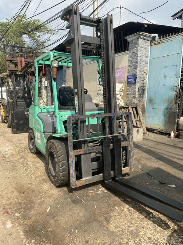 Xe nâng đối trọng là gì? Cấu tạo và đặc điểm 4 Mẫu xe nâng điện được lắp đặt đối trọng đảm bảo an toàn