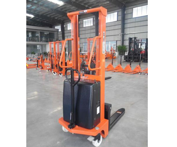 Xe nâng điện bán tự động