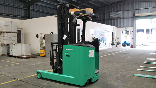 Tìm hiểu cấu tạo xe nâng điện đứng lái chi tiết nhất 6 Xe nâng điện đứng lái là phương tiện vô cùng hữu ích