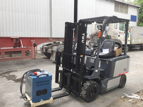 Xe nâng điện sạc không vào - Nguyên nhân và cách giải quyết 7 Xe nâng điện sạc không vào làm ảnh hưởng đến quá trình sử dụng xe nâng