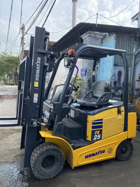 Giá xe nâng komatsu 3 tấn cũ, nâng cao 4.5 mét